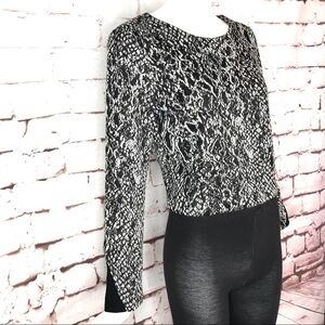 ELLA MOSS S Black and White long sleeve knit top Size Small